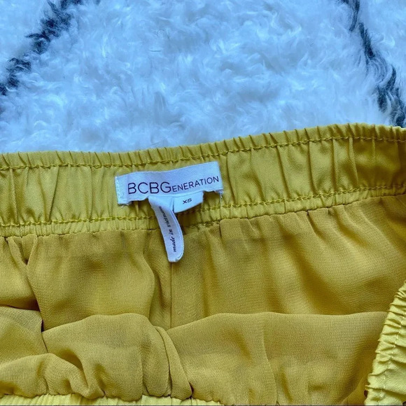 BCBGeneration Shorts w/ Geometric Cutout Pockets - Picture 4 of 5